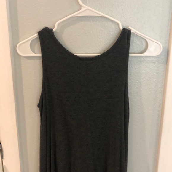 Gray flowy tank top - Picture 3 of 3